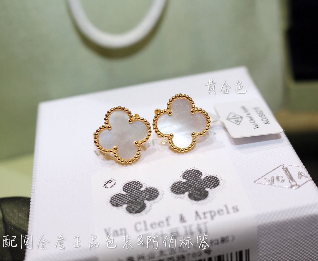 Judy jewelry Clover Earrings